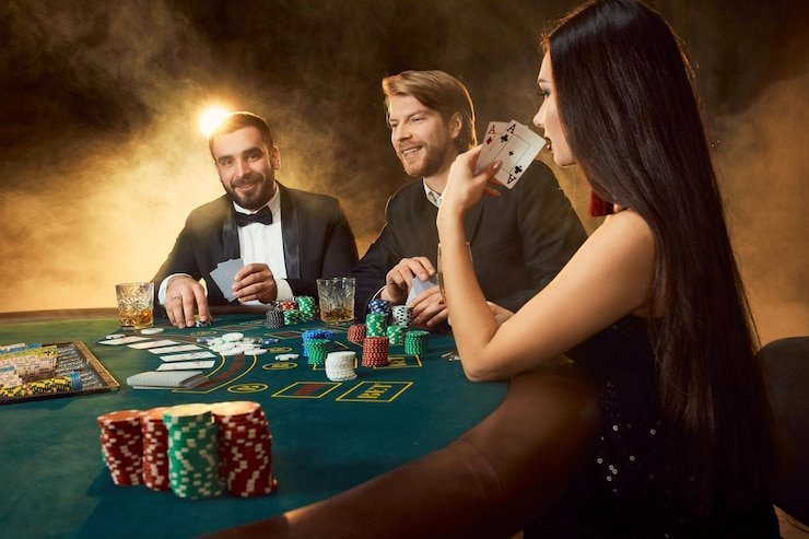 Roulette Eropa dan Amerika dengan broadcast HD Roulette wheel berputar dengan close-up camera