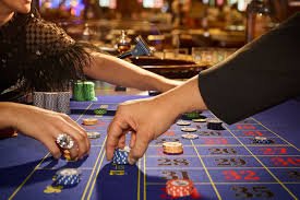 Baccarat, Dragon Tiger, dan Sic Bo tersedia 24/7 Studio Baccarat dengan dealer dan pemain interaktif